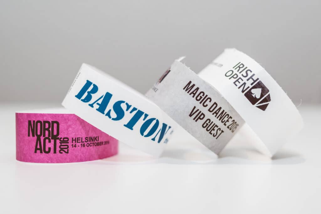 5 idées de bracelets Tyvek pour les écoles